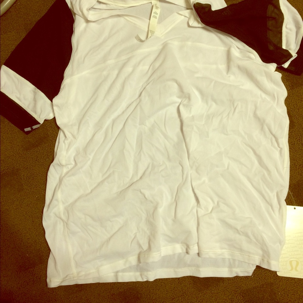 Lululemon Sport tee black white body